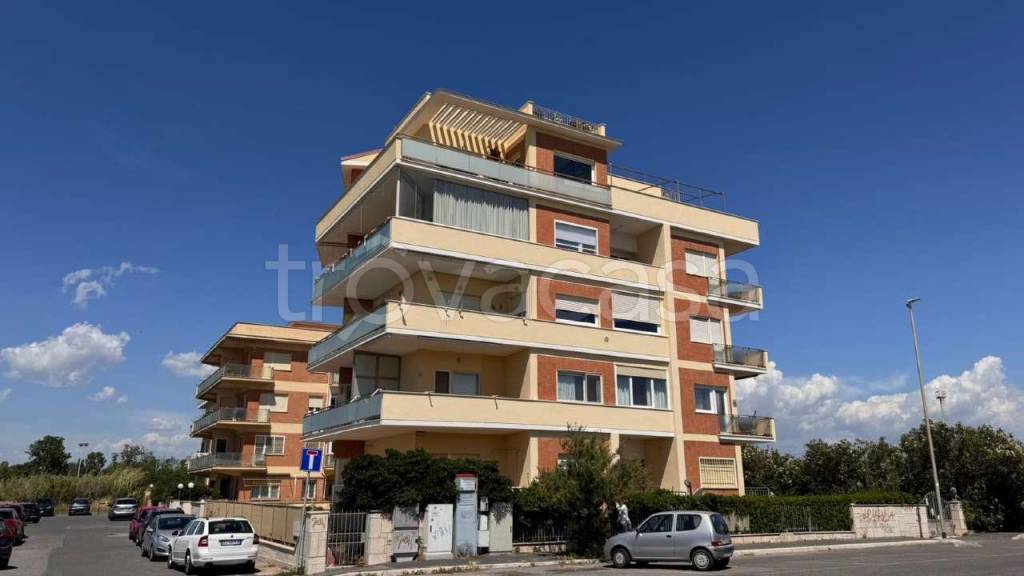 appartamento in vendita a Roma in zona Ostia