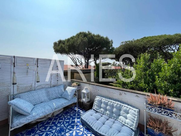 casa indipendente in vendita a Roma in zona Casal Palocco