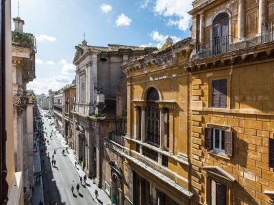 appartamento in vendita a Roma in zona Trevi-Colonna
