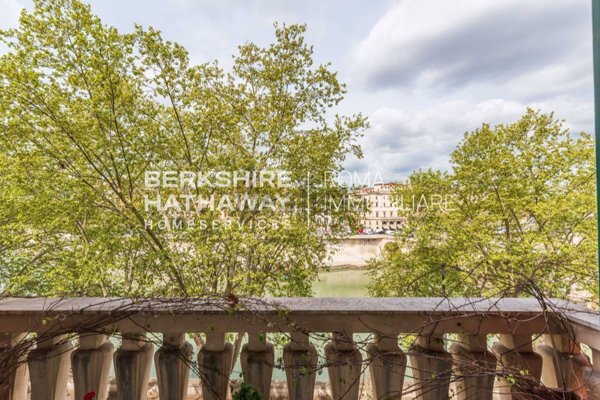 appartamento in vendita a Roma in zona Trevi-Colonna