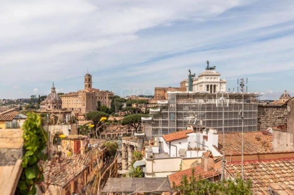 appartamento in vendita a Roma in zona Rione Monti/Campitelli