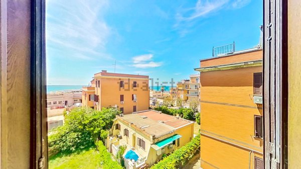 appartamento in vendita a Roma in zona Ostia