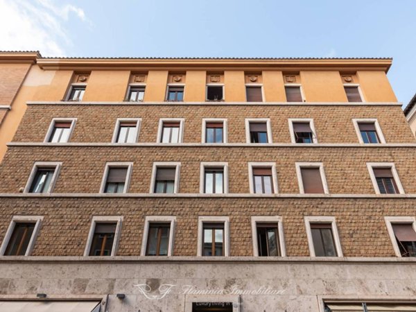 appartamento in vendita a Roma in zona Parione/Sant'Eustachio