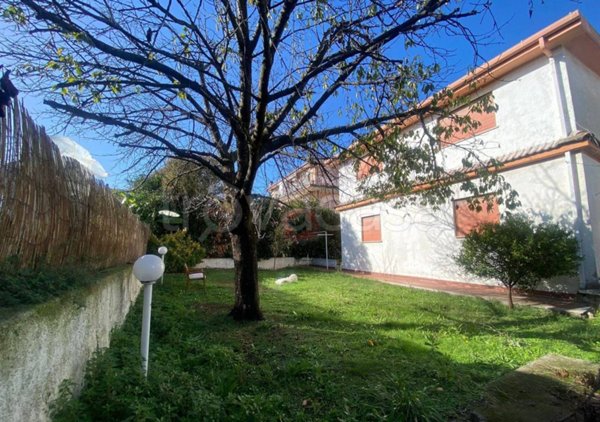 casa indipendente in vendita a Roma in zona Ponte di Nona