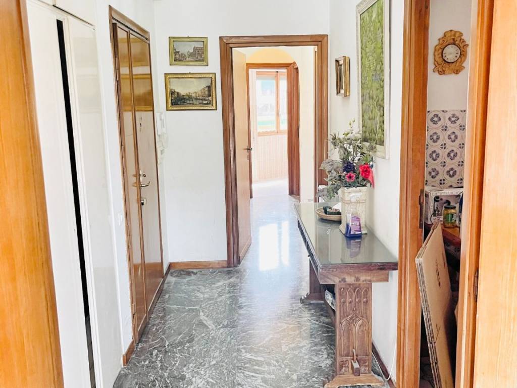 appartamento in vendita a Roma in zona Ostiense