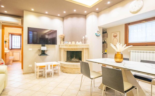 casa indipendente in vendita a Roma in zona Lunghezza