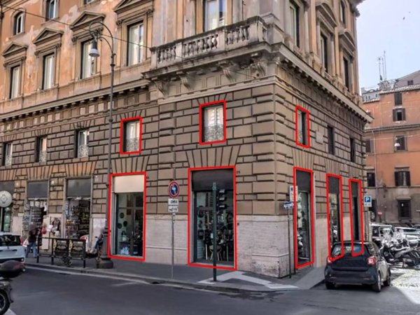 negozio in vendita a Roma in zona Pigna - Sant'Angelo