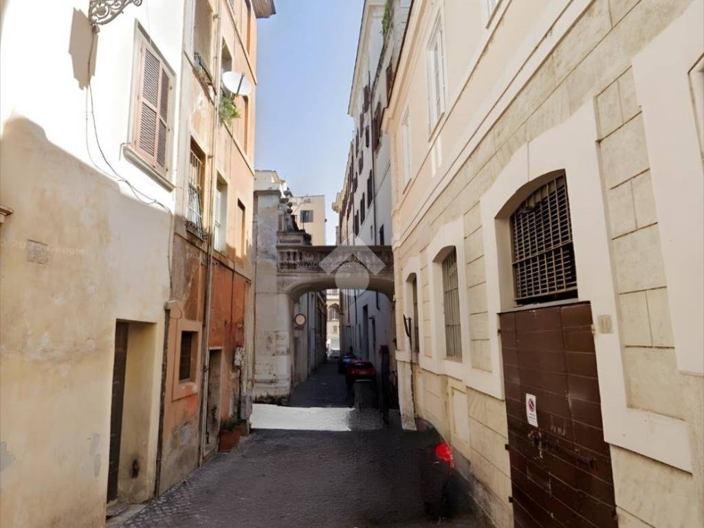 appartamento in vendita a Roma in zona Rione Regola