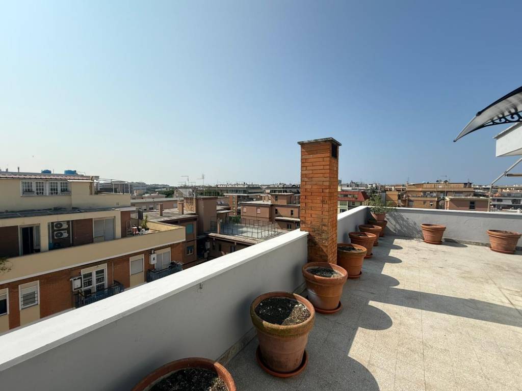 appartamento in vendita a Roma in zona Ostia
