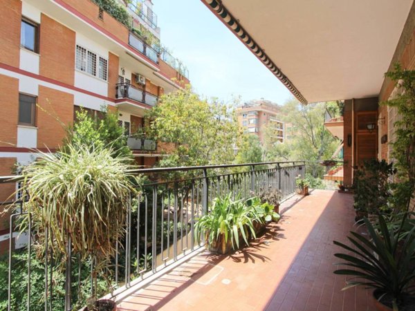appartamento in vendita a Roma in zona Tomba di Nerone