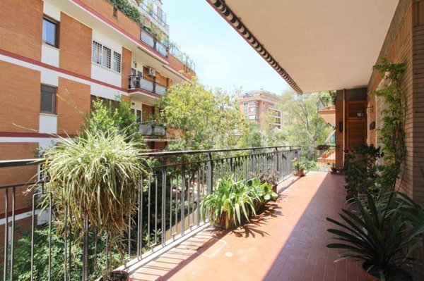 appartamento in vendita a Roma in zona Tomba di Nerone