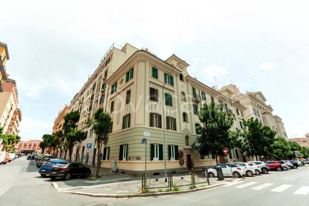 appartamento in vendita a Roma in zona Appio Latino