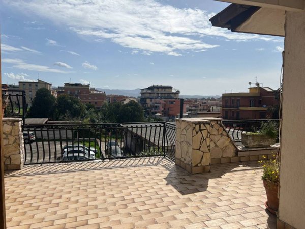 appartamento in vendita a Roma in zona Torre Angela