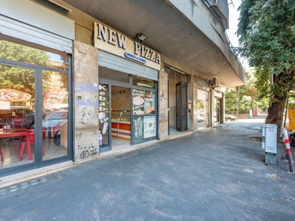 negozio in vendita a Roma in zona Cinecittà