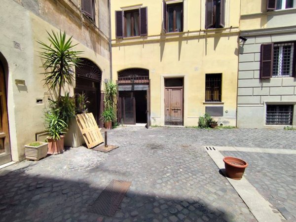 negozio in vendita a Roma in zona Rione Borgo