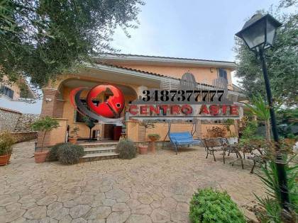 casa indipendente in vendita a Roma in zona Giardini di Corcolle