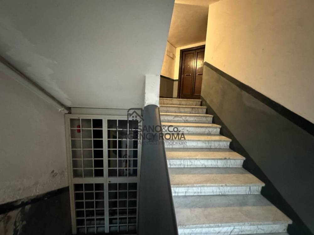 negozio in vendita a Roma in zona Tuscolano