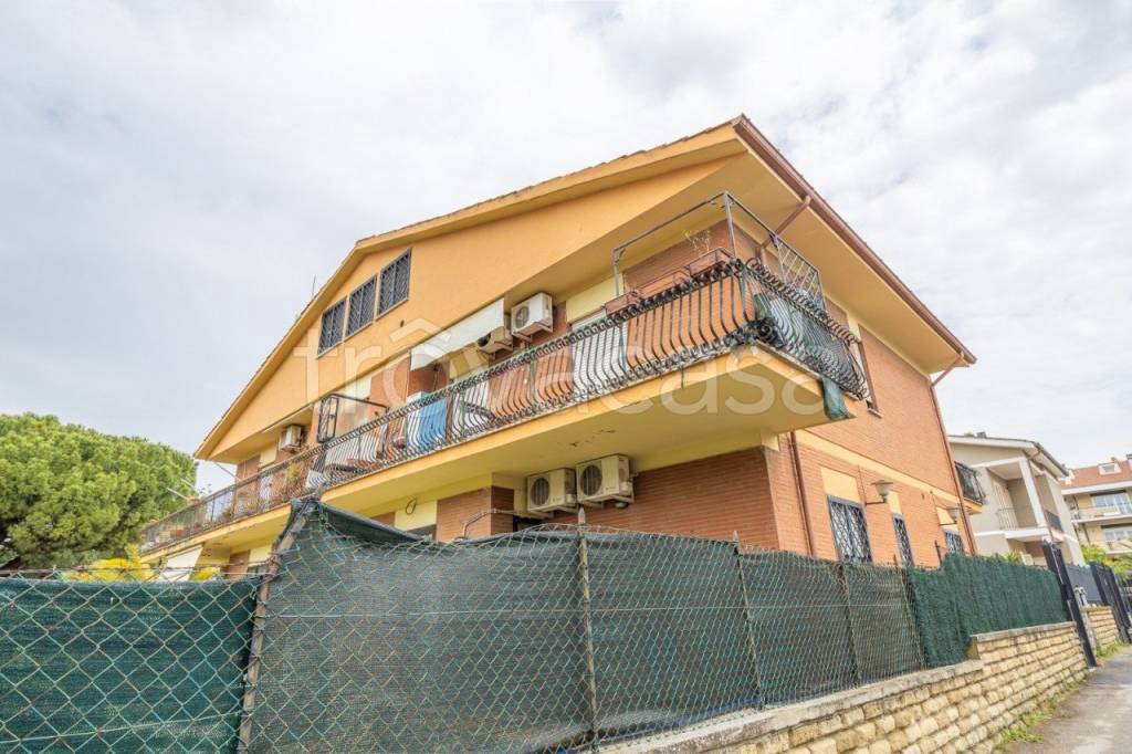 appartamento in vendita a Roma in zona Casal Morena
