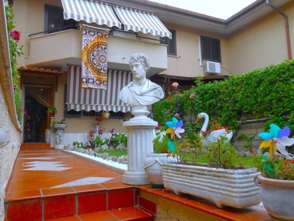 casa indipendente in vendita a Roma in zona Romanina
