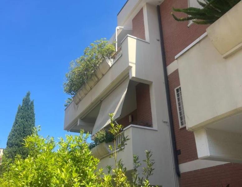 appartamento in vendita a Roma in zona Tomba di Nerone