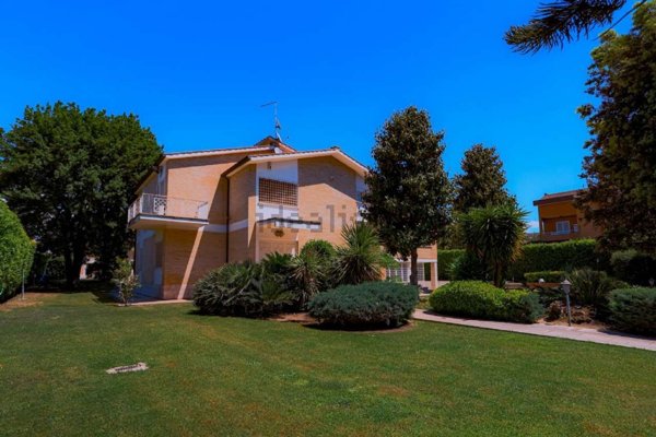 casa indipendente in vendita a Roma in zona Axa