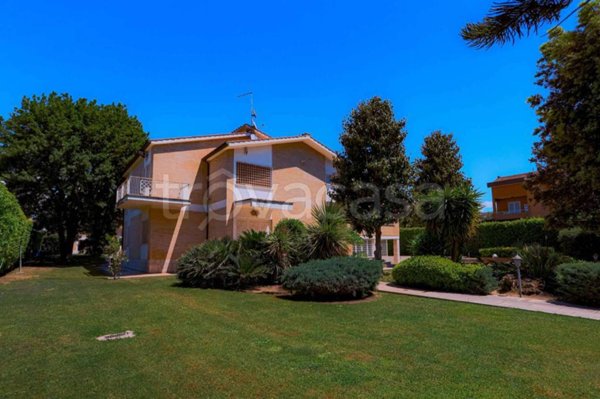 casa indipendente in vendita a Roma in zona Axa