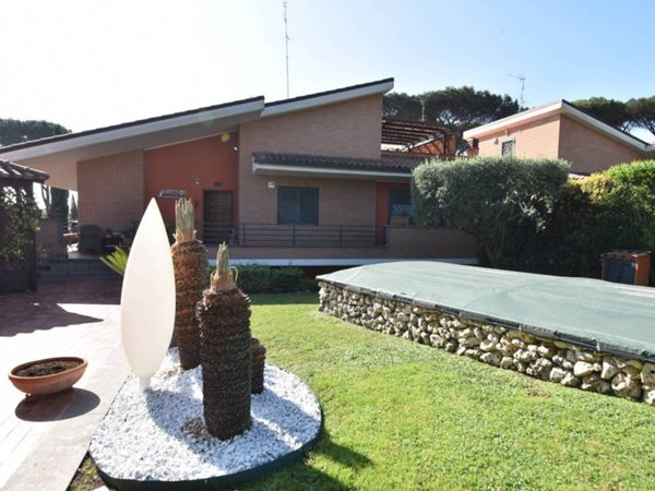 casa indipendente in vendita a Roma in zona Massimina/Casal Lumbroso