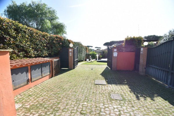 casa indipendente in vendita a Roma in zona Massimina/Casal Lumbroso
