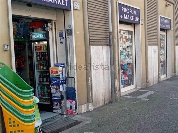 locale commerciale in vendita a Roma in zona Appio Latino
