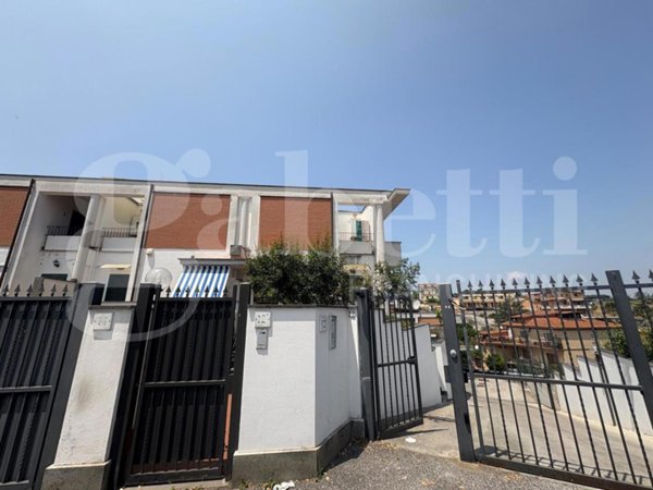 casa indipendente in vendita a Roma in zona Spallette