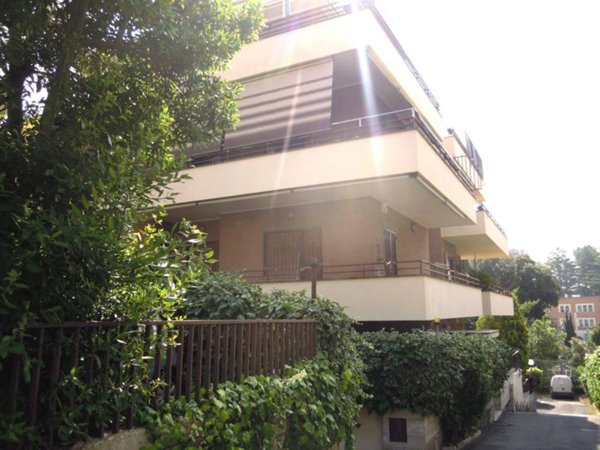 appartamento in vendita a Roma in zona Tomba di Nerone