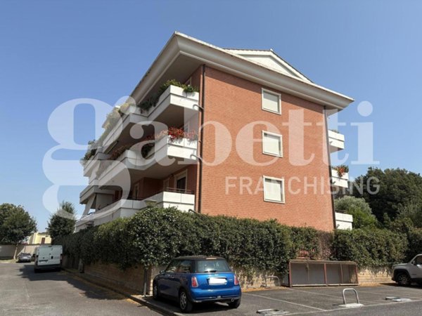 appartamento in vendita a Roma in zona Spallette