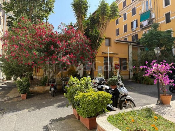 intera palazzina in vendita a Roma in zona Ostiense