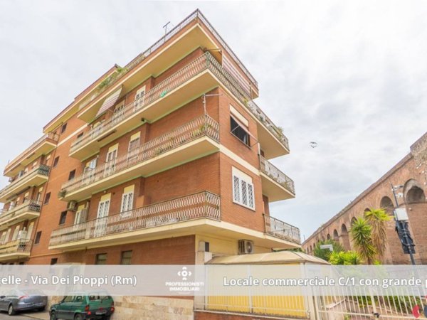 negozio in vendita a Roma in zona Prenestino-Centocelle