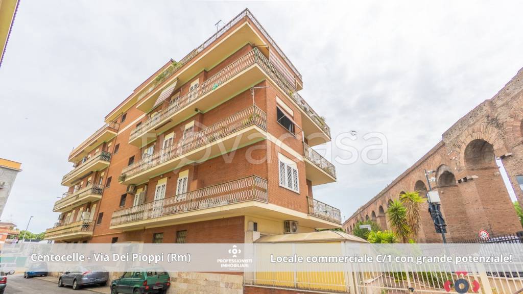 negozio in vendita a Roma in zona Prenestino-Centocelle