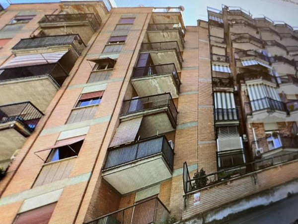 appartamento in vendita a Roma in zona Tuscolano