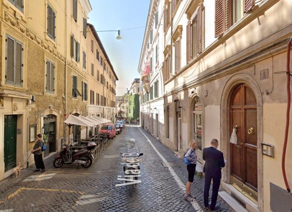 negozio in vendita a Roma in zona Rione Monti/Campitelli