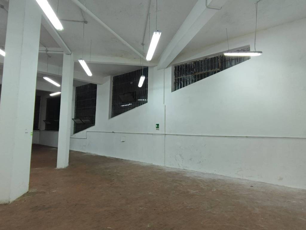 locale commerciale in vendita a Roma in zona Aurelio
