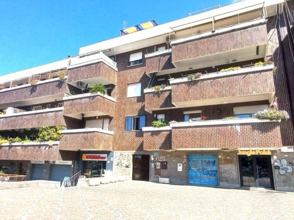 appartamento in vendita a Roma in zona Axa