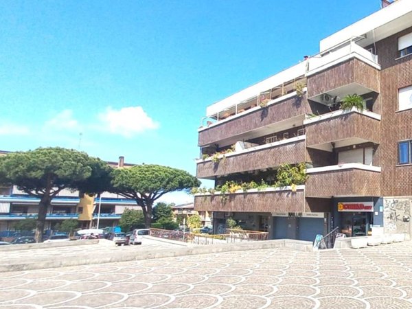 appartamento in vendita a Roma in zona Axa