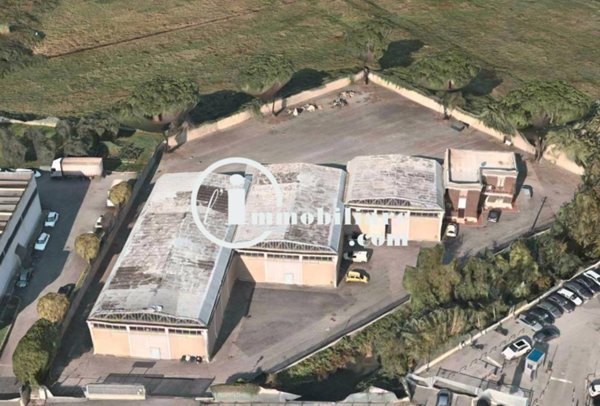 capannone in vendita a Roma in zona San Basilio