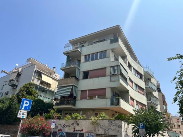 negozio in vendita a Roma in zona Trieste