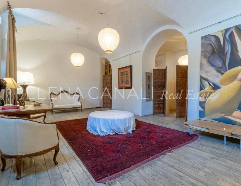 locale commerciale in vendita a Roma in zona Rione Prati