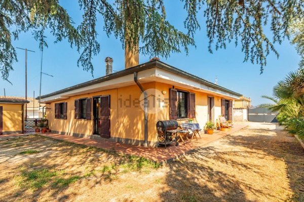 casa indipendente in vendita a Roma in zona Finocchio