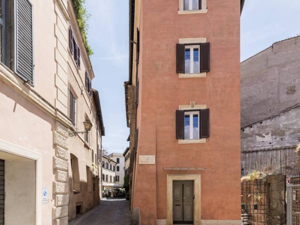 casa indipendente in vendita a Roma in zona Parione/Sant'Eustachio