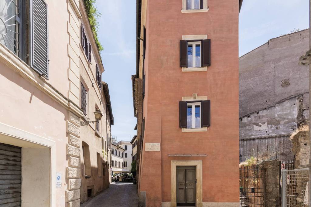 casa indipendente in vendita a Roma in zona Parione/Sant'Eustachio