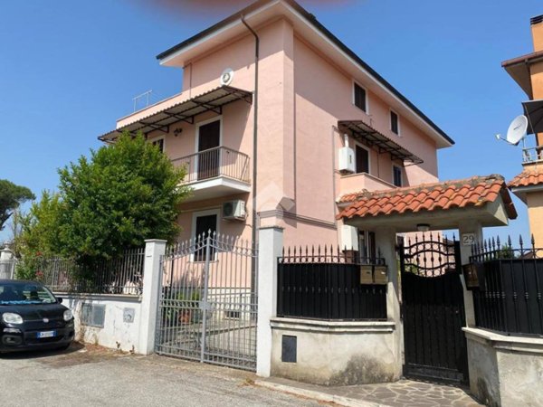 appartamento in vendita a Roma in zona Romanina