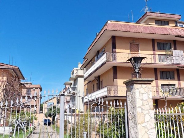 appartamento in vendita a Roma in zona Torre Gaia
