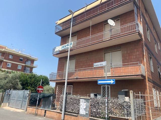 appartamento in vendita a Roma in zona Casal Morena