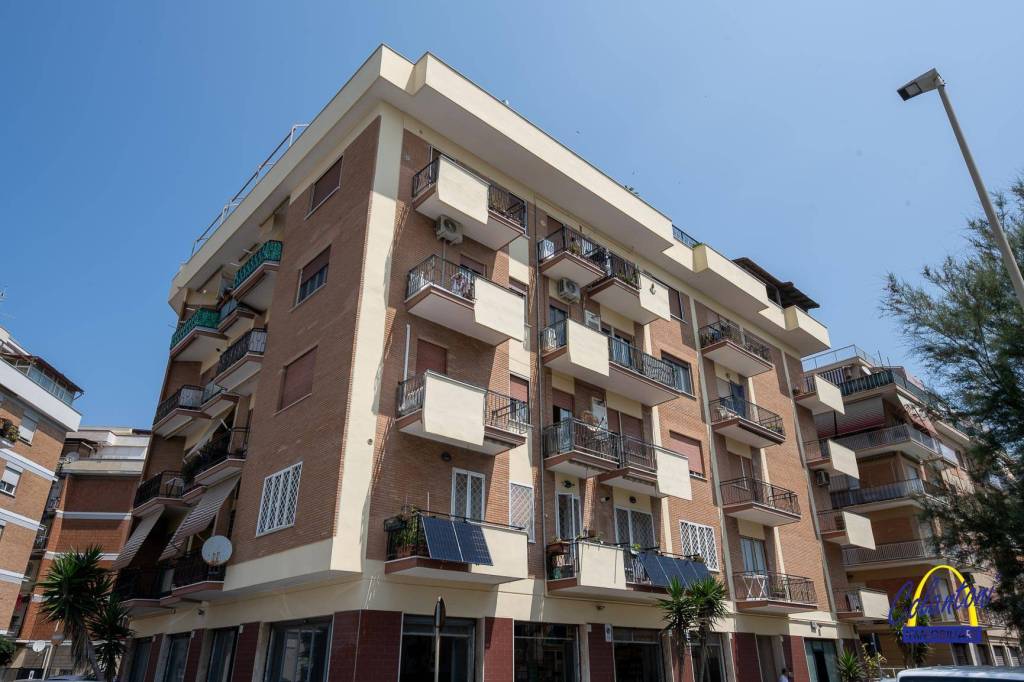 appartamento in vendita a Roma in zona Ostia